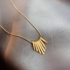 Ladies necklace